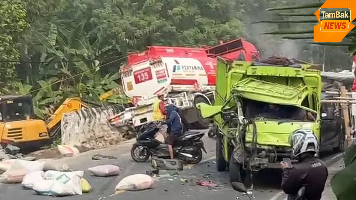 Kecelakaan Beruntun 2 Mobil dan Truk di Bogor, Mobil Ringsek 16 September 2025